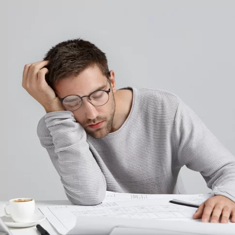 Втомлений чоловік - симптоми проблем із судинами